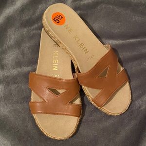🔴Anne Klein sliders, size 5.5
